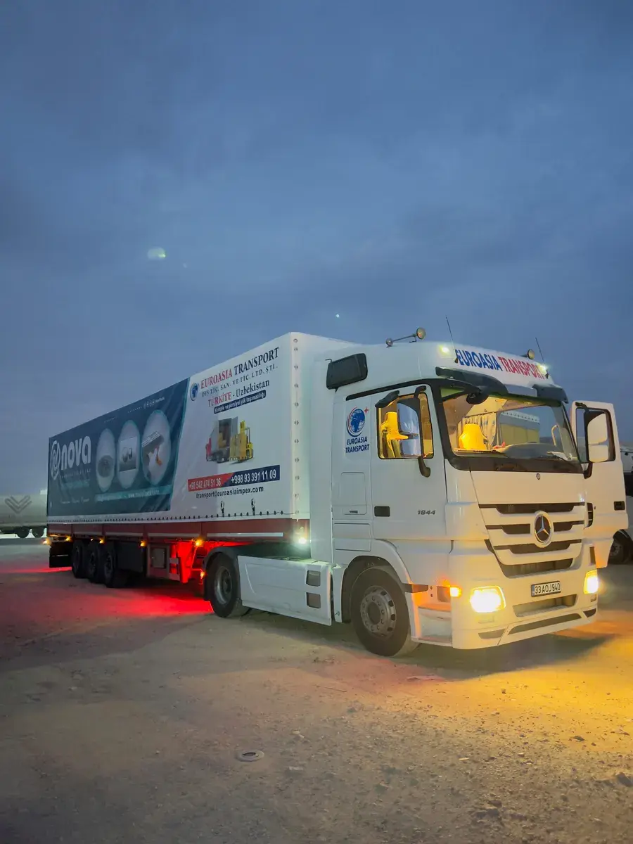 Euroasia Transport tırı yükleme sahasında, ihracat hazırlığı