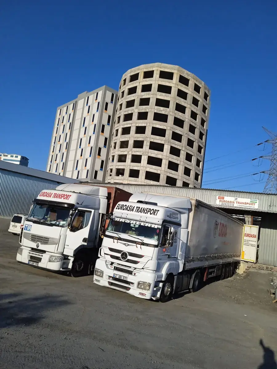 Uluslararası güzergahta seyir halindeki Euroasia Transport aracı
