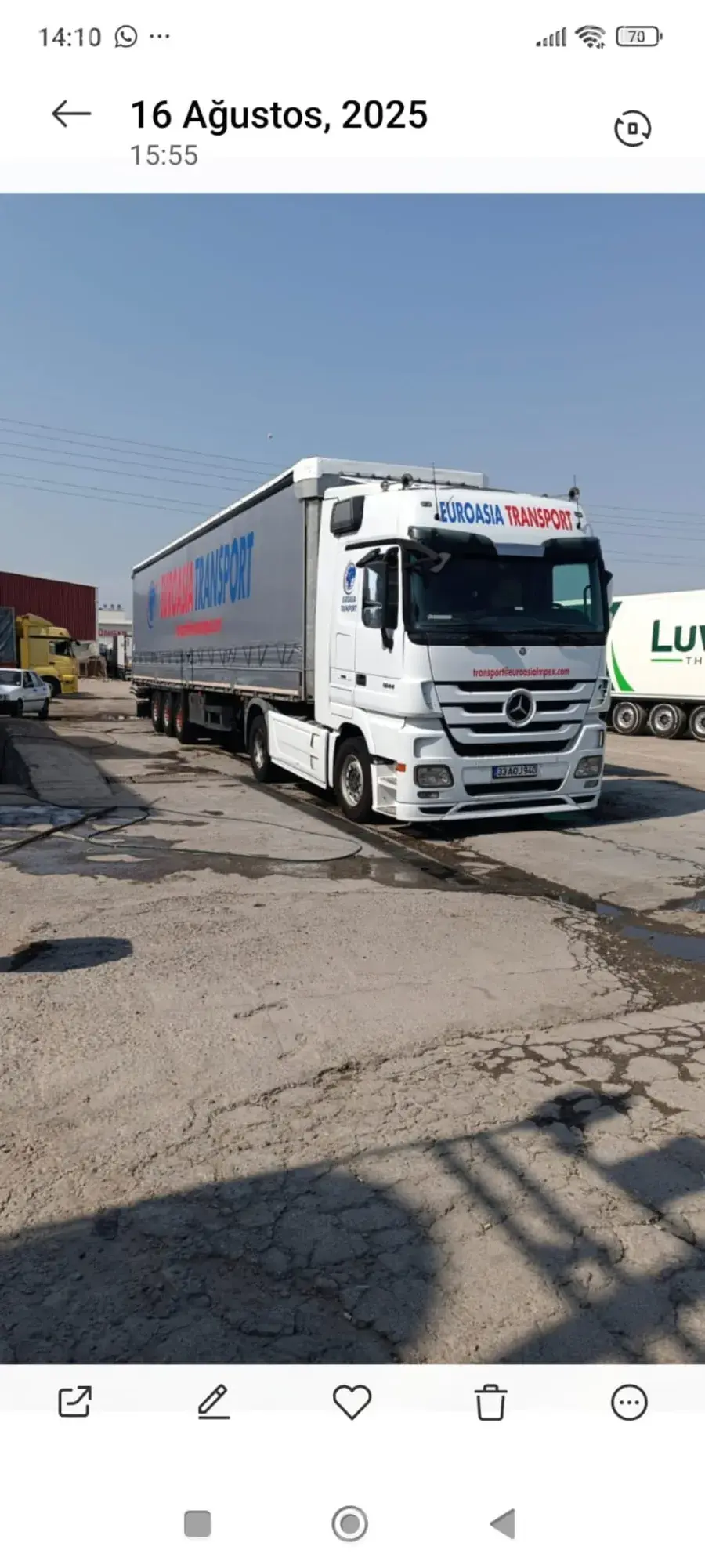Uzun yol seferinde Euroasia Transport çekicisi