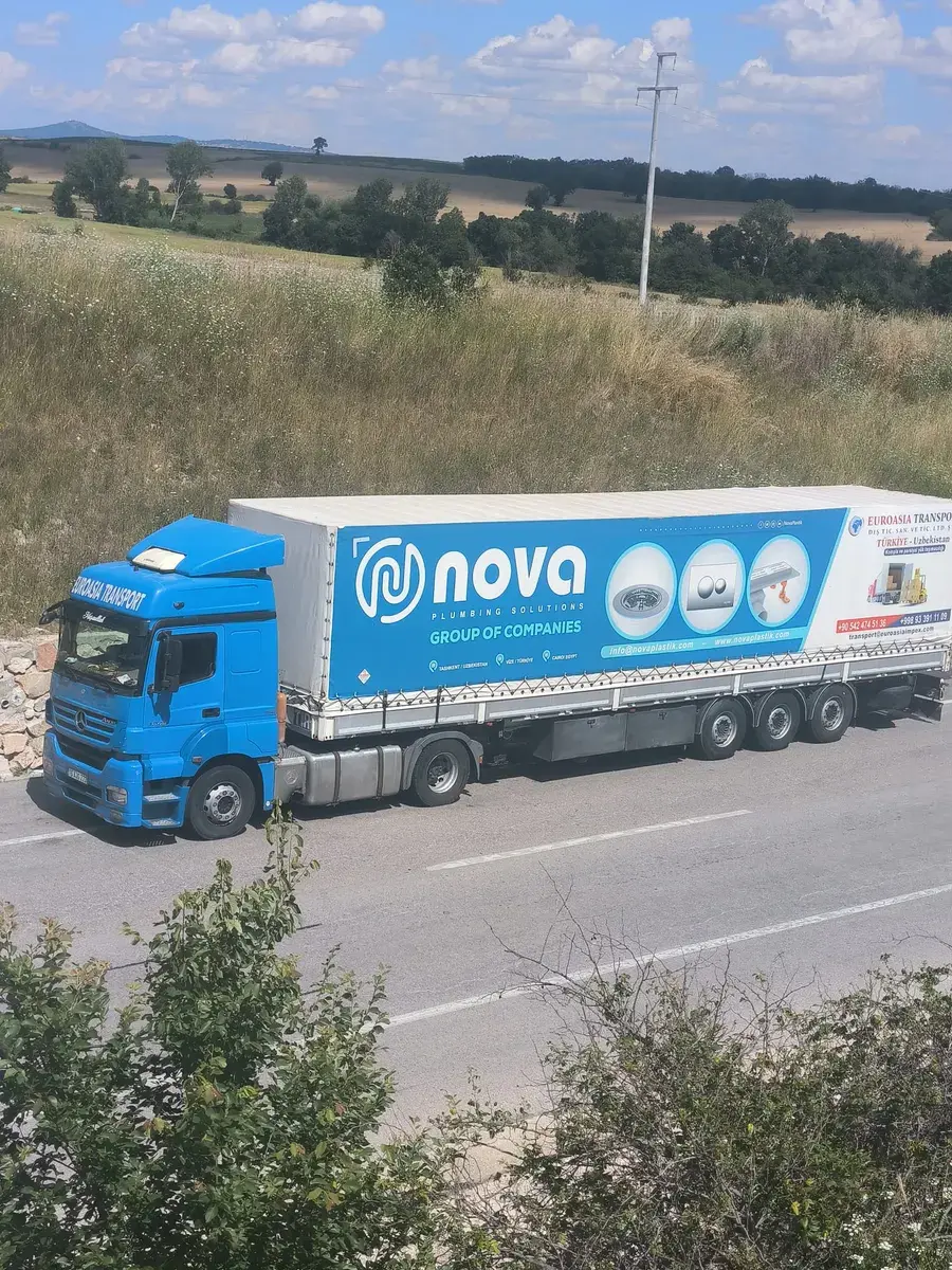 Euroasia Transport mavi Mercedes çekici, uluslararası karayolu seferi